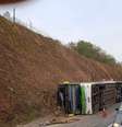 Acidente com ônibus do Coritiba Crocodiles, que se encaminhava ao Rio de Janeiro, deixou mortos e feridos.  Foto: Divulgação/PRF / Estadão