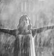 Cena do clipe de 'Aceita', em que Anitta celebra o candomblé, sua religião, além de outras crenças  Foto: Reprodução de vídeo/Anitta via YouTube