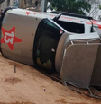 Caminhão que levava candidato do PT em comício ficou tombado   Foto: Divulgação