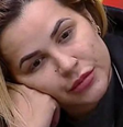 'Poltrona confortável', 'Smart TV nova' e distribuição de autógrafos: novos detalhes da vida de detenta de Deolane Bezerra vêm à tona.  Foto: Reprodução, Record TV / Purepeople