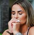 Deolane Bezerra vai poder usar redes sociais, mas terá que cumprir medidas ao deixar a cadeia.  Foto: Reprodução, Instagram/@dra.deolanebezerra / Purepeople