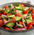 Salada de pepino com tomate e melancia  Foto: Liudmyla Chuhunova | Shutterstock / Portal EdiCase