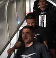 -  Foto: Reprodução / Botafogo TV - Legenda: Momento da chegada dos jogadores ao hotel / Jogada10