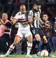  Foto: Vitor Silva/Botafogo - Legenda: Lucas Moura em ação pelo São Paulo contra o Botafogo / Jogada10