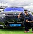 Vini.Jr escolheu a BMW  i7 em sua versão M70 xDrive.  Foto: Divulgação/Real Madrid