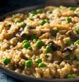 Risoto de cogumelo e ervilha  Foto: Brent Hofacker | Shutterstock / Portal EdiCase