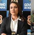 Gislayne Silva de Deus, de 36 anos, diz que prisão do assassino do pai 25 anos após o crime deixou família aliviada  Foto: Polícia Civil/Divulgação e reprodução / Perfil Brasil
