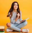 Redação oficial é cobrada nos manuais de concursos públicos  Foto: Dean Drobot | Shutterstock / Portal EdiCase