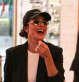 Juliana Paes passeia no shopping com a família  Foto: Agnews
