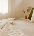 Especialistas explicam qual a periodicidade ideal para lavar a roupa de cama  Foto: Canva/Shann Daniels de diversifylens / Bons Fluidos