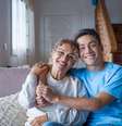 Uma boa relação com os pais impacta diretamente o desenvolvimento dos filhos  Foto: Perfect Wave | Shutterstock / Portal EdiCase