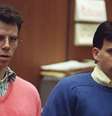 Erik e Lyle Menendez passaram quase 35 anos atrás das grades pelo assassinato de seus pais  Foto: Getty Images / BBC News Brasil
