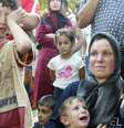 Moradores da cidade portuária de Saida, no após fugirem de um bombardeio israelense realizado em julho de 2006  Foto: Getty Images / BBC News Brasil