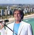 O 'rei' e a Praia de Pina ao fundo: show ao ar livre marcará o encerramento da agenda do cantor em 2024  Foto: Fotomontagem: Sala de TV