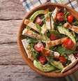 Salada de frango grelhado com abacate  Foto: AS Foodstudio | ShutterStock / Portal EdiCase