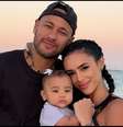 Filha de Neymar e Bruna Biancardi, Mavie está completando 1 ano de vida neste domingo, 6 de outubro de 2024.  Foto: Reprodução, Instagram @brunabiancardi / Purepeople
