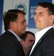 O presidente Jair Bolsonaro e o filho 01, Flávio Bolsonaro.  Foto: Fabio Motta/Estadão / Estadão
