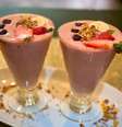 MILK SHAKE SAUDÁVEL DE BANANA E MORANGO  Foto: Bake and Cake Gourmet