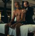 Anderson Silva e o ator Peter Stormare na sequência da série "The Replacer"  Foto: Reprodução / Activision