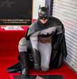 O personagem Batman se tornou o primeiro super-herói a ganhar uma estrela na prestigiada Calçada da Fama, em Hollywood.  Foto: @guinnessworldrecords via Instagram / Estadão