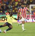  Foto: Franklin Jacome/Getty Images) - Legenda: Equador x Paraguai empataram em Quito nesta quinta-feira (10) / Jogada10