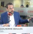 Guilherme Boulos lamenta a ausência de Ricardo Nunes em debate  Foto: Reprodução/CBN