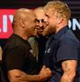 Mike Tyson (esq.) em encarada com Jake Paul (dir.).   Foto: Super Lutas / Super Lutas
