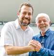 O candidato à prefeitura de São Paulo, Guilherme Boulos (Psol), e o presidente Lula (PT), em Itaquera, na Zona Leste.  Foto: Agência Pública