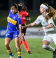 Foto: Divulgação / Twitter Libertadores Feminina - Legenda: Santos e Boca Juniors mediram forças na noite deste sábado, no Paraguai / Jogada10