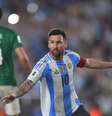  Foto: Marcelo Endelli/Getty Images - Legenda: Messi teve grande atuação contra a Bolívia / Jogada10