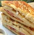 Queijo quente com tomate no pão brioche da Fabrique Pães  Foto: Fabrique Pães/Divulgação / Estadão
