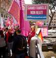 Manifestação em apoio à maternidade por meio de barriga de aluguel, em Roma  Foto: REUTERS/Guglielmo Mangiapane