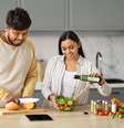 É importante fazer refeições saudáveis antes e no dia da prova  Foto: Prostock-studio | Shutterstock / Portal EdiCase