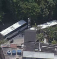 Criminosos usam ônibus para fazer barricada durante operação no RJ  Foto: Reprodução/TV Globo