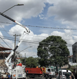 Enel disse que reforçou equipes em campo após apagão deixar mais de 2,1 milhões de imóveis sem luz na sexta-feira  Foto: Werther Santana/Estadão