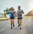 A corrida é uma atividade popular e requer alguns cuidados durante a prática  Foto: PeopleImages.com - Yuri A | Shutterstock / Portal EdiCase