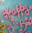 Mãe mostra bolo de aniversário da filha  Foto: Reprodução/Tiktok/char_manderchar