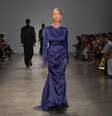 Maria Stella Splendore no desfile na SPFW: a elegância jamais envelhece  Foto: Reprodução/YouTube