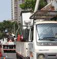 Equipes trabalham na manutenção de fios e postes na Avenida Vereador José Diniz, em São Paulo, no dia 17 de outubro de 2024.  Foto:  RENATO S. CERQUEIRA/ATO PRESS/ESTADÃO CONTEÚDO
