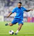 Neymar no aquecimento para partida entre Al Hilal e Al Ain  Foto: Reuters/WALID ZAIN
