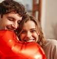 Cansou da solteirice? Confira 3 simpatias que vão dar o empurrãozinho que você precisa para dar certo no amor ainda este ano!  Foto: Shutterstock. / João Bidu