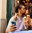 O consumo de álcool durante encontros está em declínio  Foto: Divulgação/Tinder