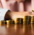 Descubra os possíveis significados de sonhar com moeda e se esse sonho pode indicar prosperidade financeira ou possíveis perdas.  Foto: Shutterstock. / João Bidu