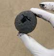 Autoridades investigam bolas misteriosas que surgiram nas praias da Austrália  Foto: Conselho Municipal de Randwick