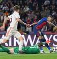  Foto: David Ramos/Getty Images - Legenda: Raphinha brilha em goleada do Barcelona sobre o Bayern / Jogada10