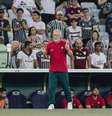  Foto: Marcelo Gonçalves/Fluminense - Legenda: Mano Menezes vibra com vitória do Fluminense / Jogada10