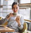 Estudo aponta benefícios para a saúde no consumo de café  Foto: Freepik