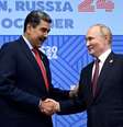 Maduro e Putin se cumprimentam em Kazan, na Rússia: relações da Venezuela com o Brasil, que barrou entrada do vizinho no Brics, não andam tão amistosas  Foto: DW / Deutsche Welle