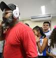 Dudu de Morro Agudo em atividade do RapLab, com crianças de escolas públicas de Nova Iguaçu, Baixada Fluminense (RJ).  Foto: Arquivo pessoal