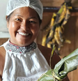 Um dos pratos mais famosos do restaurante é o faní, feito de mandioca recheada com pirarucu  Foto: Reprodução: Instagram/neurilene_cruz